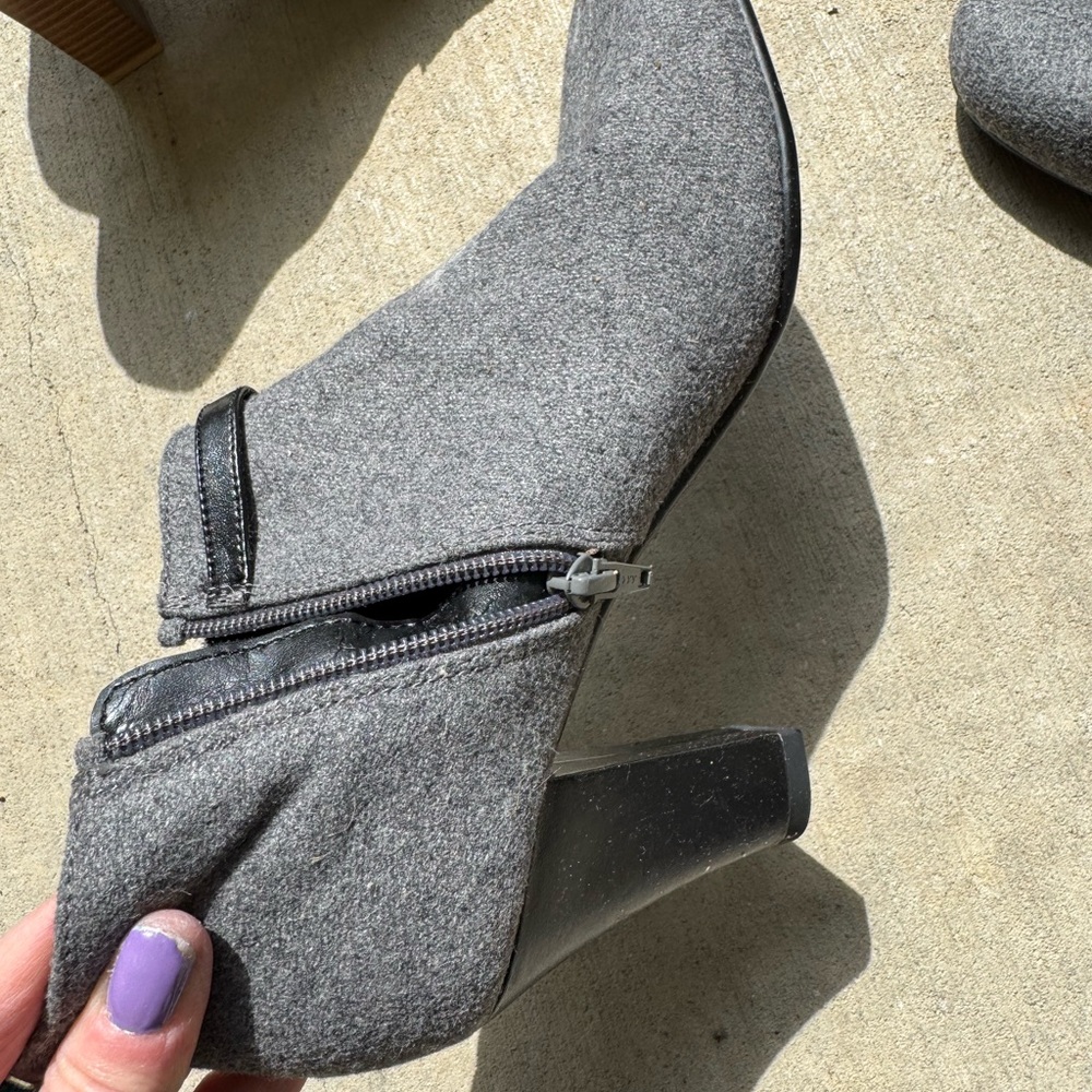 AEROSOLES Gray Heeled Boots with Sleek Design